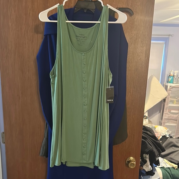 Torrid Olive Green Button-Front Tank Top - Picture 5 of 5